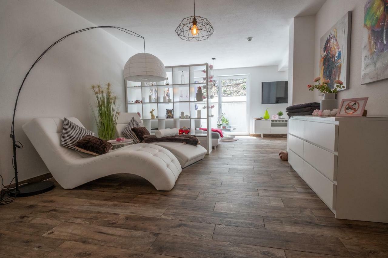 Moderne Souterrain-Wohnung Anif Buitenkant foto