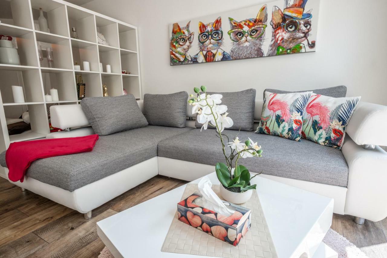 Moderne Souterrain-Wohnung Anif Buitenkant foto
